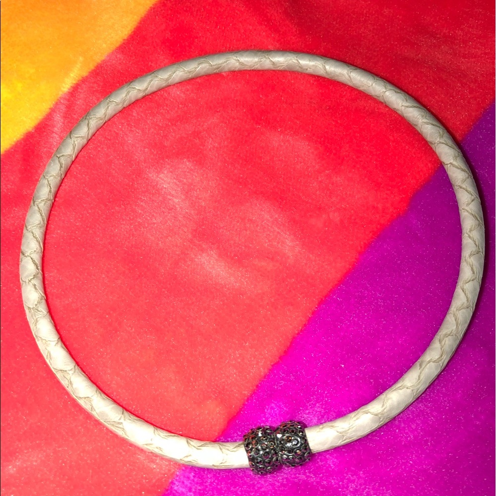 Gorgeous grey CHOKER with stones, magnet closure